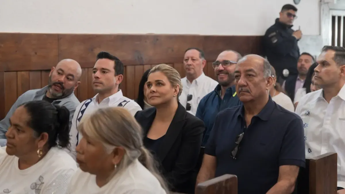 Asiste Maru Campos a misa por jesuitas asesinados en Cerocahui