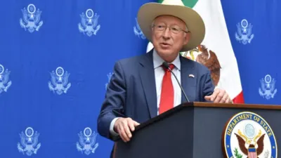 Revela Ken Salazar detalles de su ruptura con AMLO en su libro de memorias