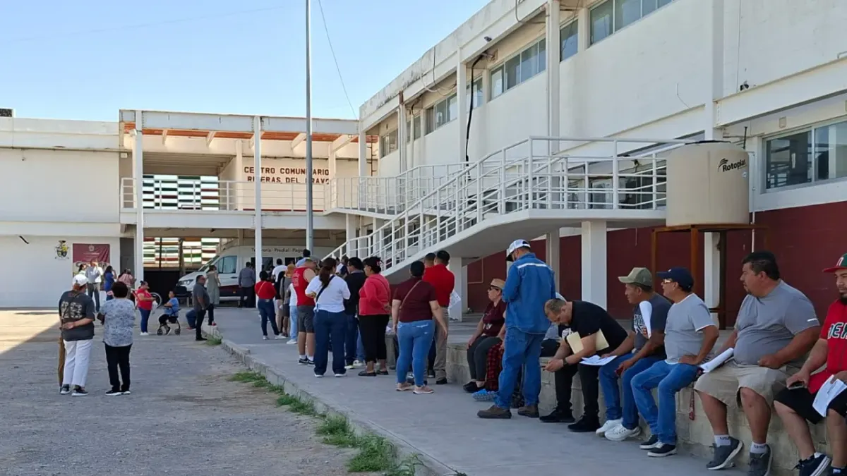 Registran largas filas en módulo móvil de Tesorería en Riberas del Bravo