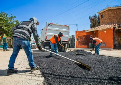 Bachea JMAS calle Parque de los Recuerdos tras reparar hundimiento de drenaje