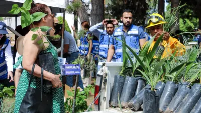 Reparte SDR árboles y semillas a más de 800 personas en Chihuahua