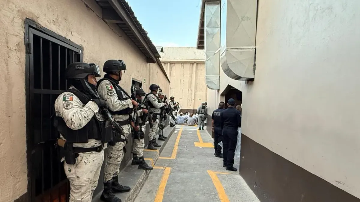 Hallan armas hechizas en operativo dentro del Cereso 3