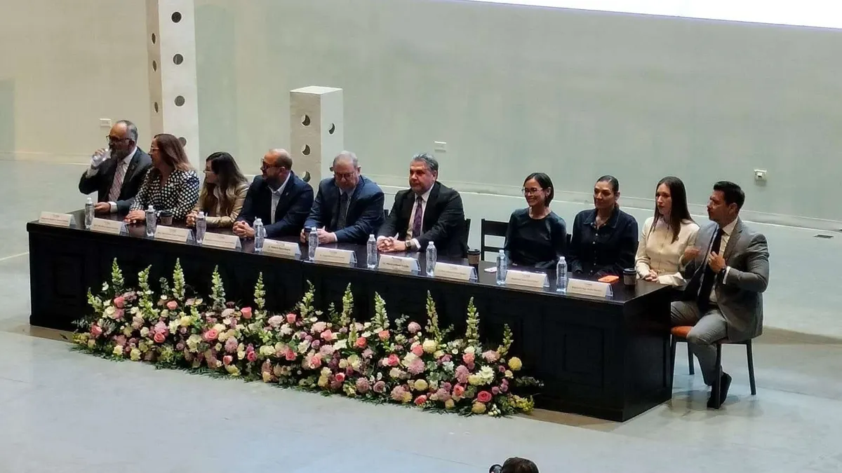 Imparte Luis Cárdenas conferencia sobre libertad de expresión en Chihuahua