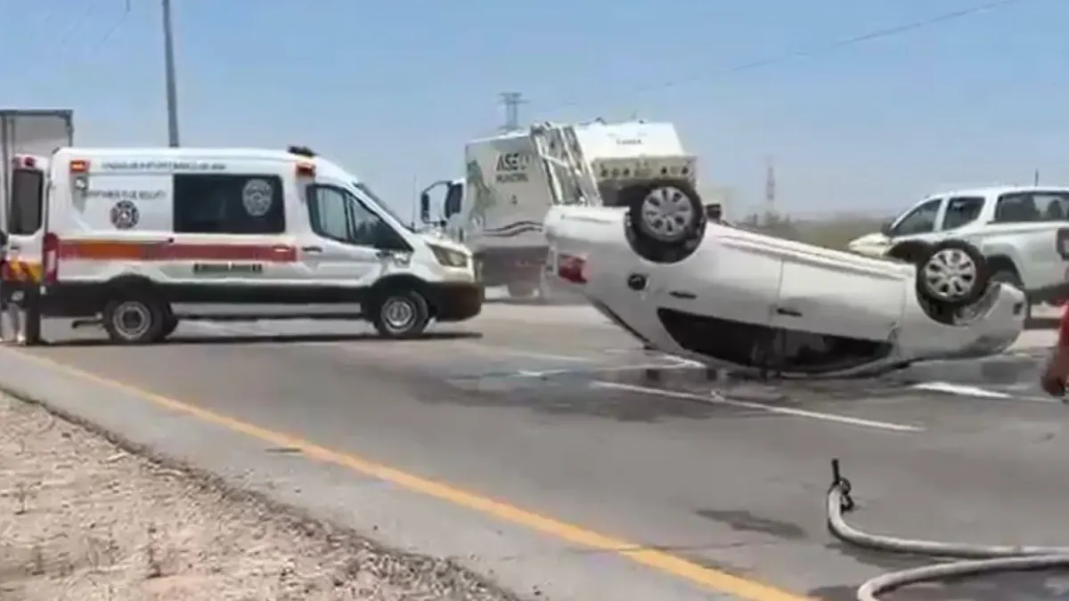 Mujer resulta lesionada tras volcadura en la carretera Panamericana