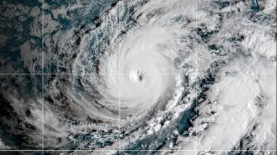 Se intensifica Rachel a huracán categoría 1 y causa alerta en 5 estados de México