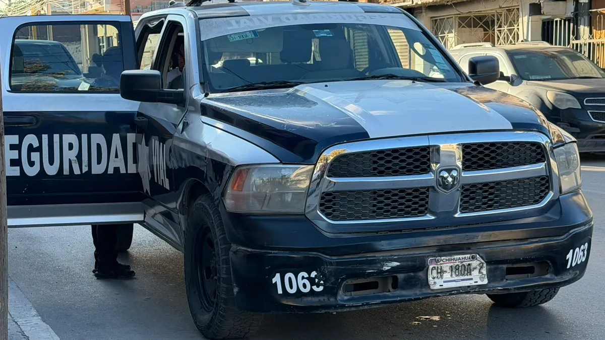 Chocan Audi y Nissan en Vicente Guerrero; hay una mujer y dos menores lesionados