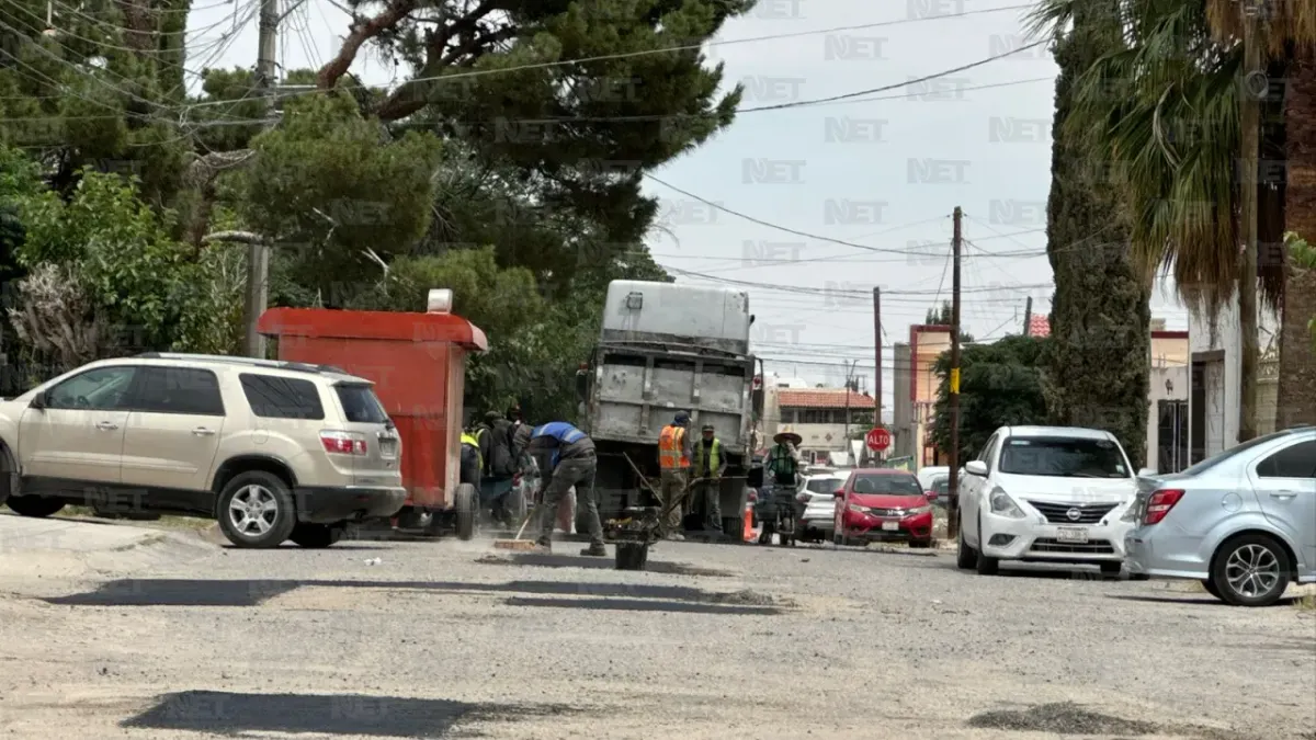 Realiza Obras Públicas trabajos de bacheo en 25 calles de Juárez