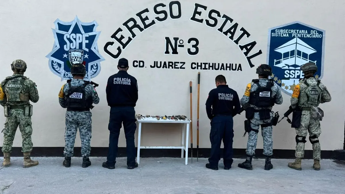 Decomisan 28 armas punzocortantes durante operativo en Cereso 3