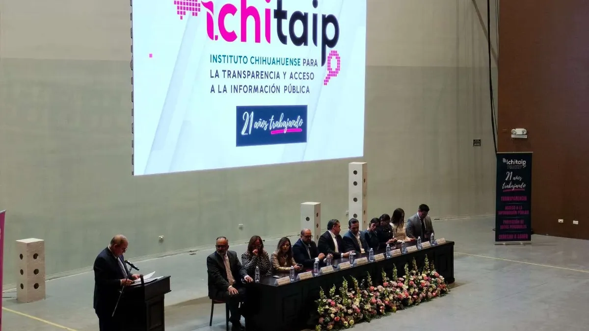 Imparte Luis Cárdenas conferencia sobre libertad de expresión en Chihuahua