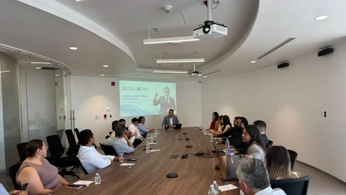 Empresarios del Corredor Gómez Morín recorren la Torre Centinela