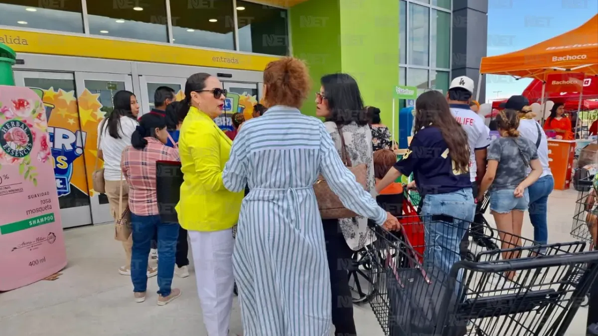 Recibe S-Mart Paseo Esmeralda a sus primeros clientes