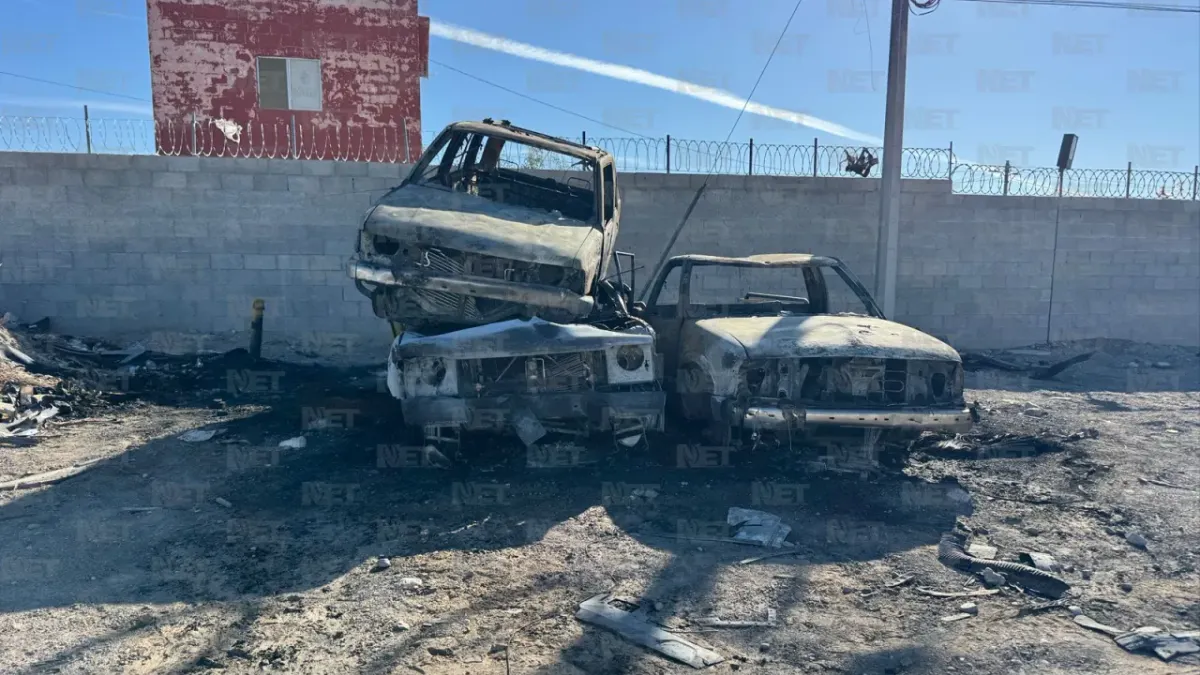 Incendian cuatro vehículos frente al Corralón 3 en Ciudad Juárez