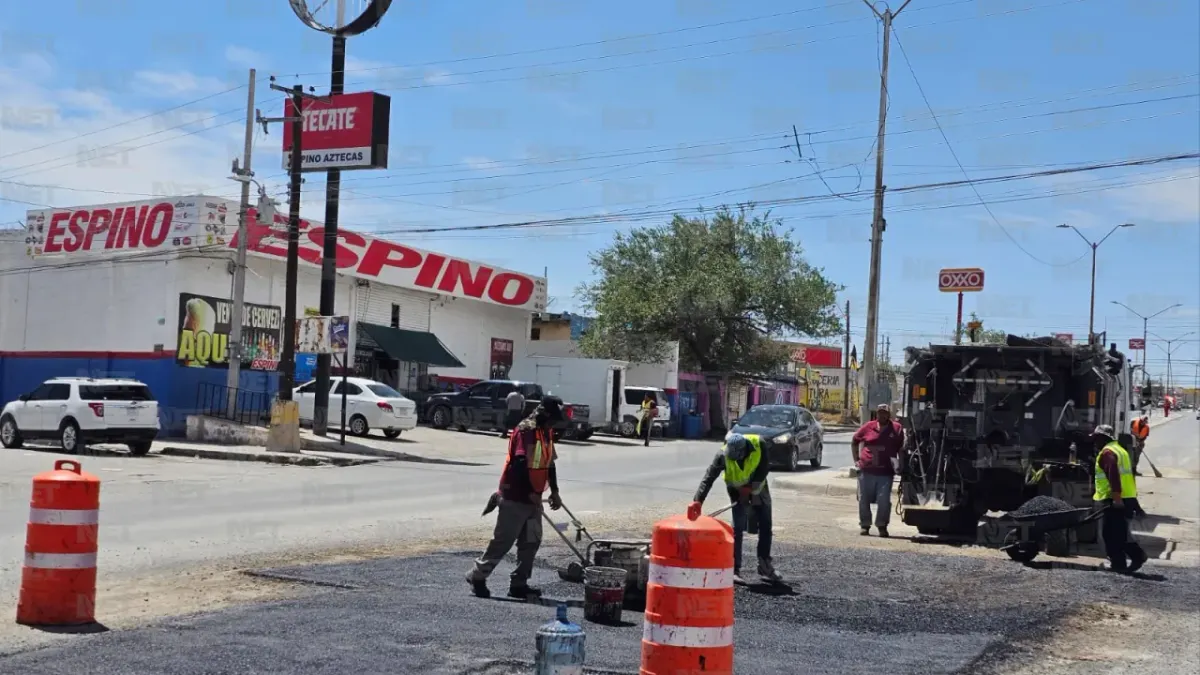 Atiende Municipio zona dañada por baches en avenida de los Aztecas