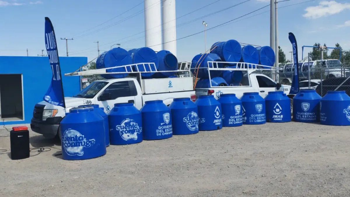Entrega JMAS 3 mil tinacos en zona de los Kilómetros en Juárez