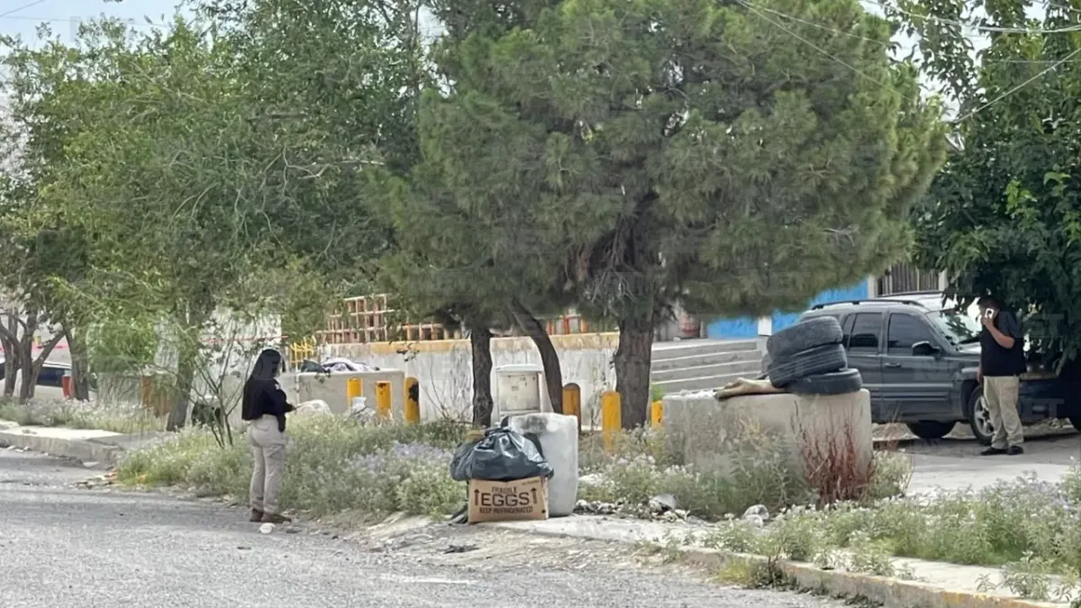 Hallan a hombre asesinado envuelto en cobijas en la colonia Azteca