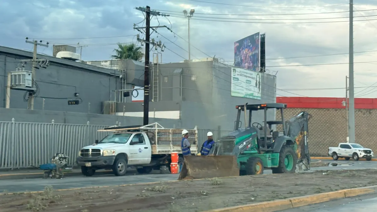 Continúa cerrado carril del bulevar Juan Pablo II por obras de JMAS