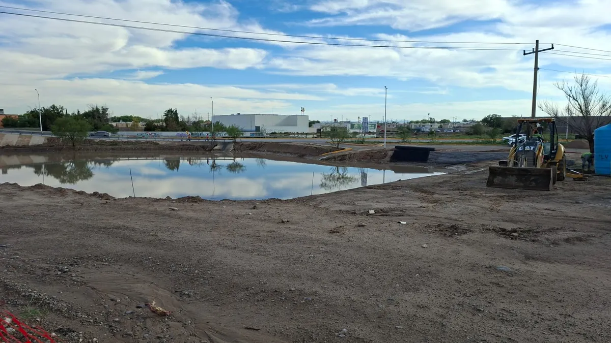 Detienen obras de pozo de absorción en De las Torres por lluvias