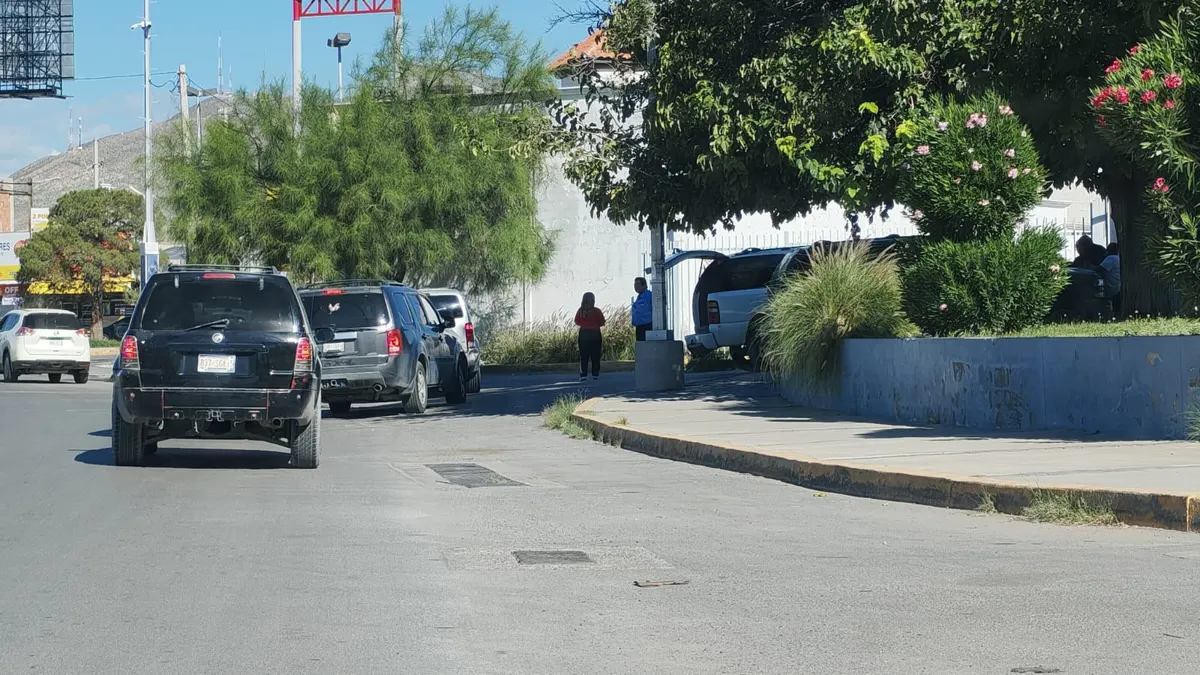 Encuentran ciudadanos cerradas las oficinas de Pueblito Mexicano