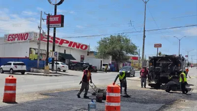 Atiende Municipio zona dañada por baches en avenida de los Aztecas