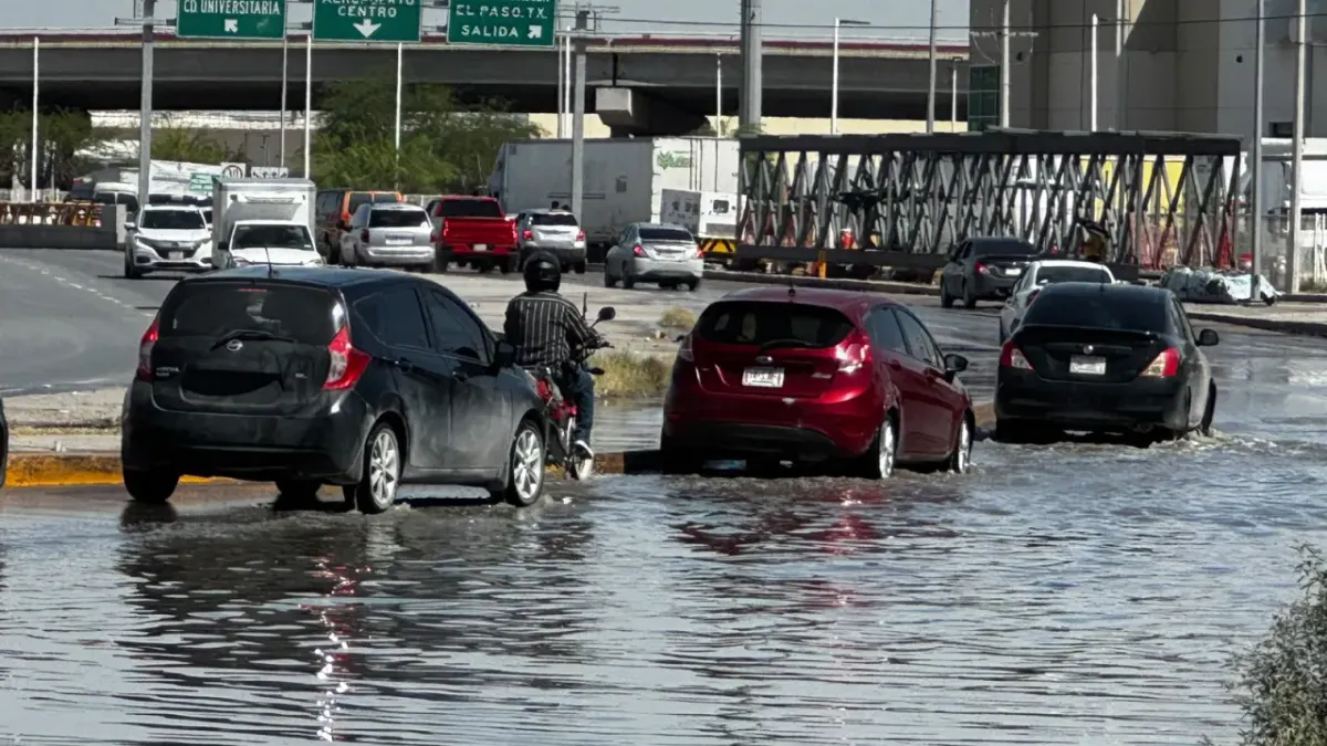 Encharcamiento deja solo un carril transitable en la Talamás Camandari