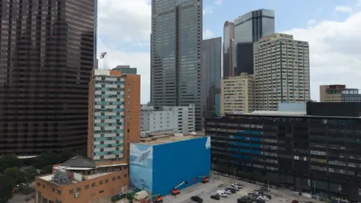 Artista demanda a la FIFA por 25 mdd tras borrar emblemático mural en Dallas