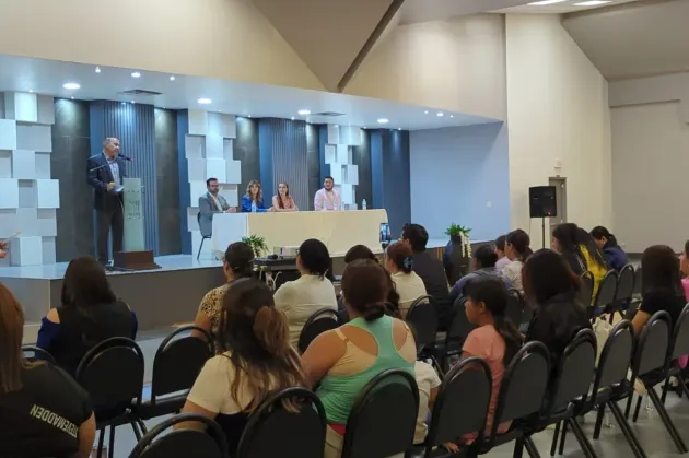 Cerca de 200 personas participan en encuentro de emprendedores locales