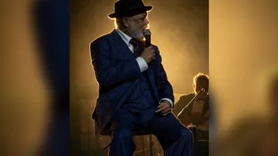 ¡Susto en el escenario! Francisco Céspedes se desvanece en pleno concierto