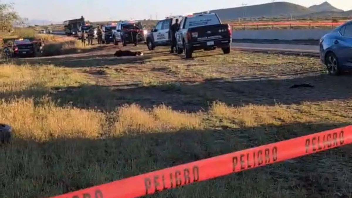 Hallan cadáver con heridas de bala a un costado de la carretera a Cuauhtémoc
