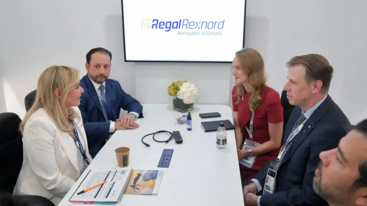 Se reúne Maru Campos con directivos de Regal Rexnord en feria aeroespacial