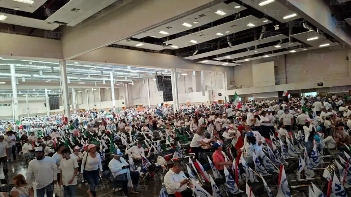 Simpatizantes de Maru Campos abarrotan Centro de Convenciones de Chihuahua