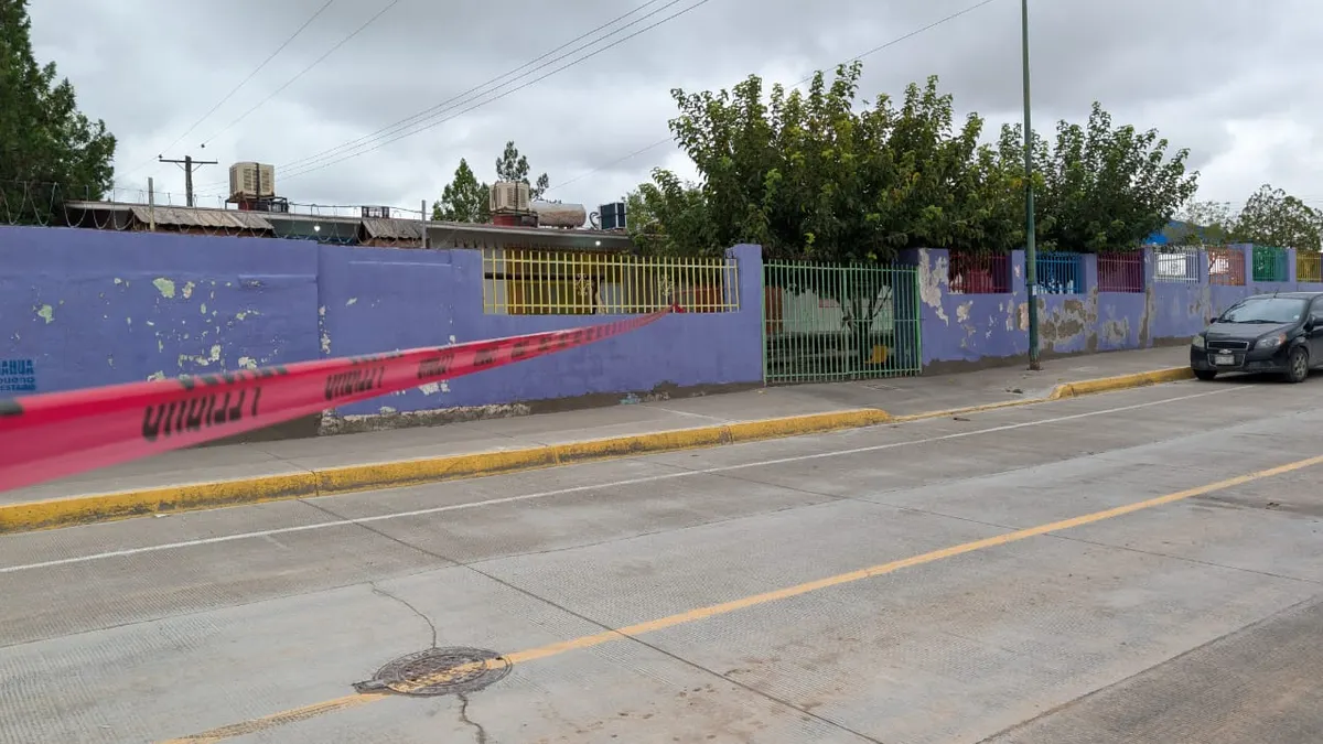 Colapsa barda de escuela Lázaro Cárdenas por humedad tras lluvias