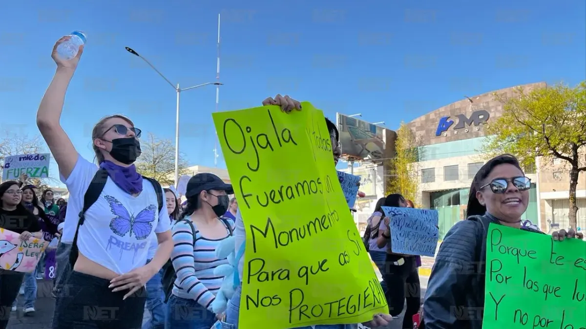 Marchan miles de mujeres en Chihuahua