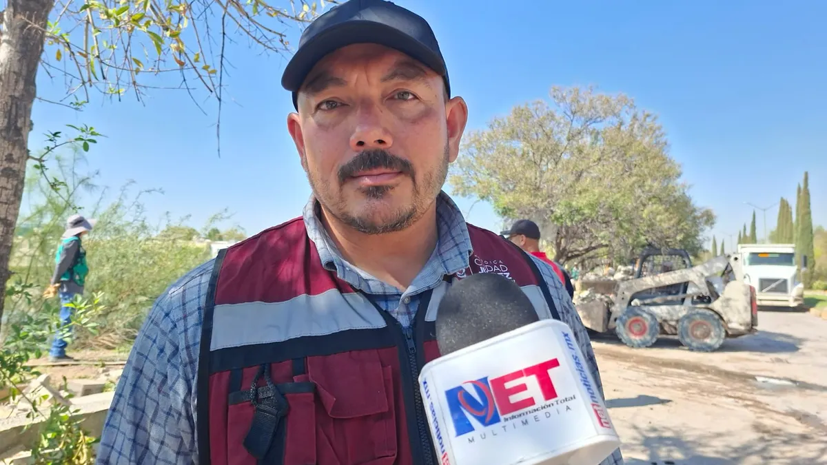 Retiran escombros y basura del dique en Gardeno para evitar desbordes