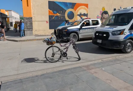 Atropella camioneta a ciclista de la tercera edad en el Centro