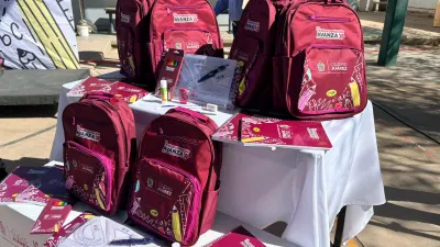 Apoya Municipio a familias con mochilas para alumnos de Primaria Paso del Norte
