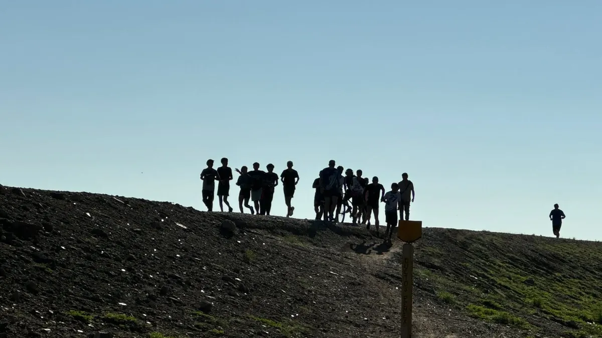 Corre Marco Bonilla 11 km con atletas de la UTCJ en el bordo del río Bravo
