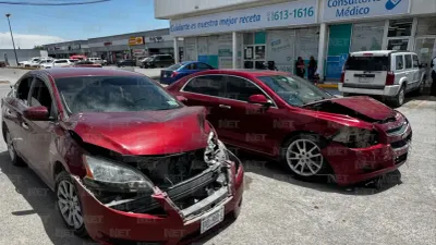 Vuelta prohibida provoca choque en el bulevar Zaragoza