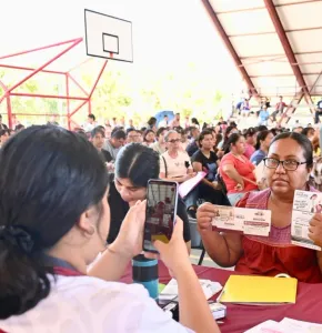 Entregan tarjetas de la Beca Rita Cetina a 28 escuelas en Juárez