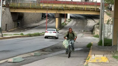 Realizan limpieza en paso a desnivel de Insurgentes para evitar inundación