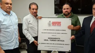 Reconocen a juarense por evita robo de placa del monumento a Toribio Ortega