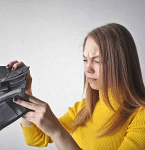 Generación Z enfrenta dificultades para ahorrar: 42% vive al día, según estudio