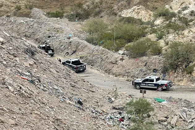 Localizan persona sin vida envuelta en cobija en terracería de Felipe Ángeles