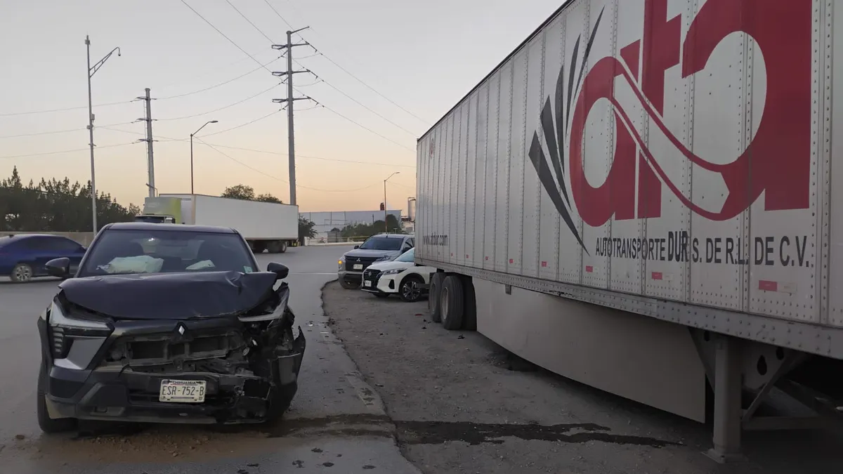 Choque múltiple deja un lesionado en la prolongación Manuel J. Clouthier