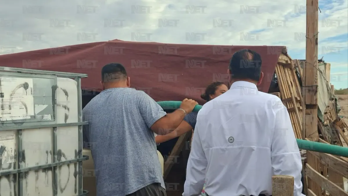 Realizan entrega semanal de agua en colonia La Nueva Conquista