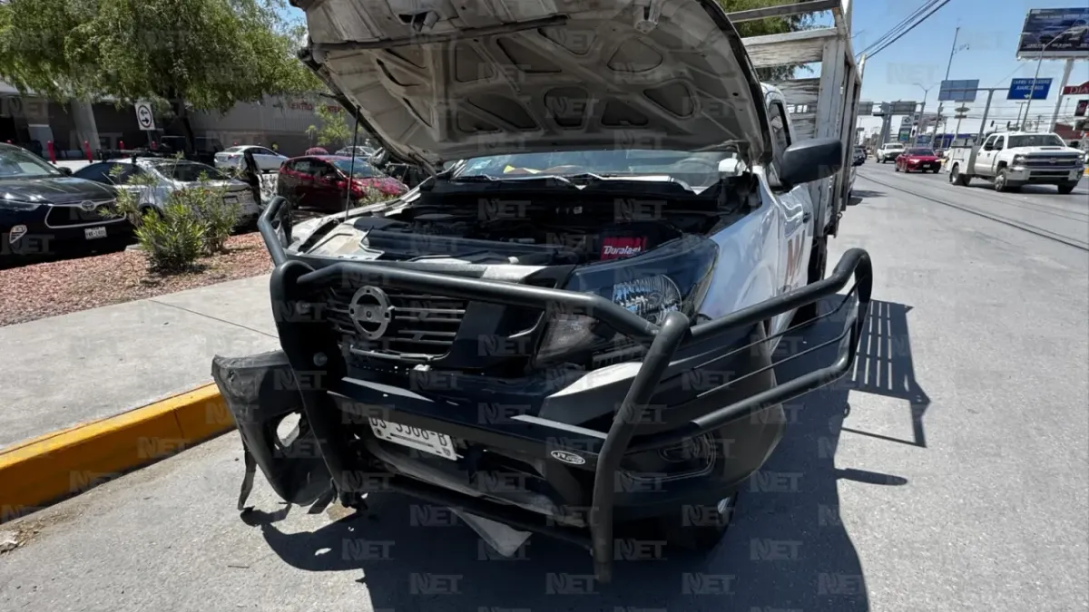 Choque entre Suburban y pickup deja una mujer lesionada en la Tecnológico