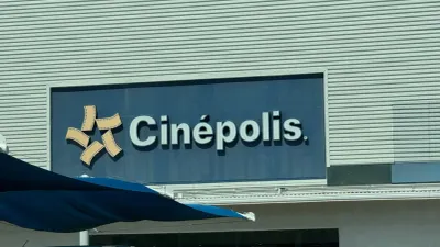 Denuncian presunto acosador que grababa mujeres en baño de cine en Juárez
