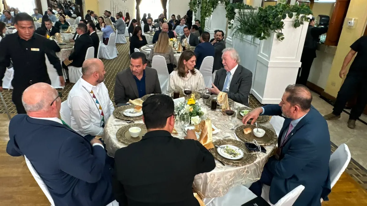 Celebran hoteleros de Juárez 76 años con ponencia sobre el TMEC