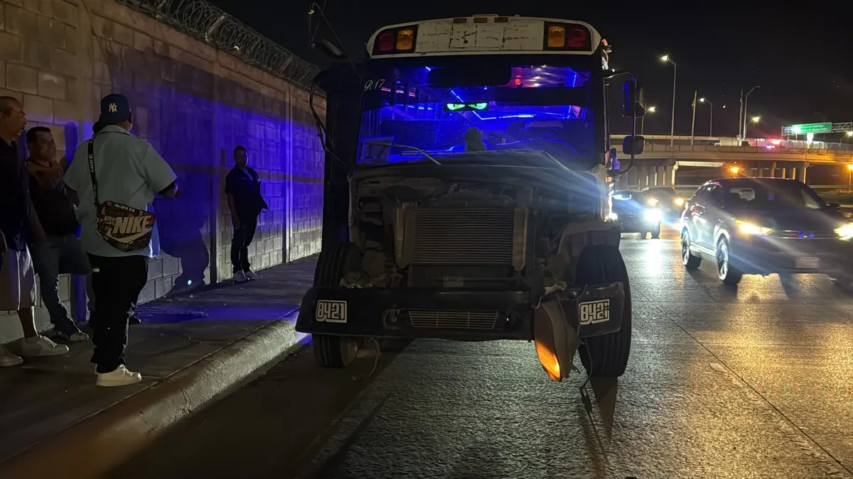 Choque múltiple de camiones deja 7 trabajadores heridos en el Juan Pablo II