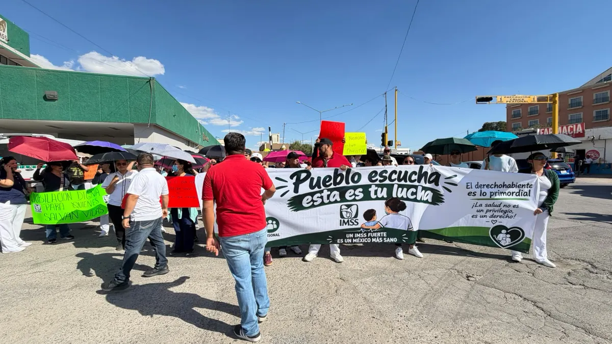 Marcha personal del Hospital 6 del IMSS por el Pronaf y López Mateos