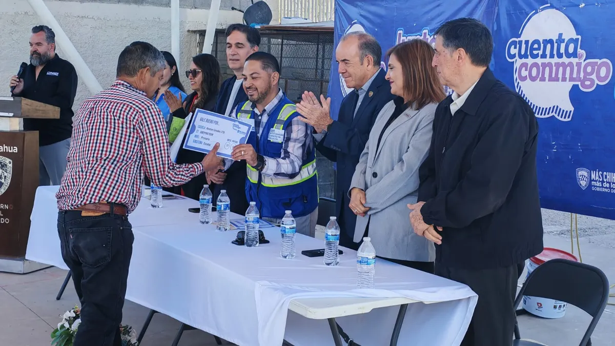 Entregan materiales de construcción a 12 escuelas de Juárez